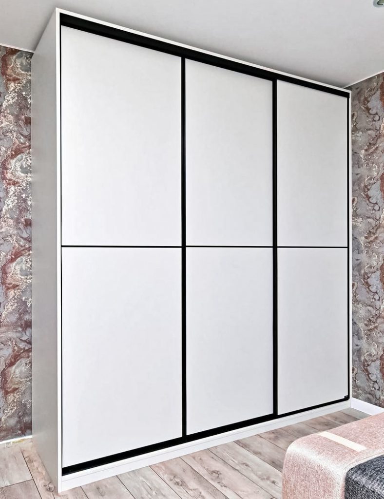 Белый шкаф купе из ЛДСП Egger «Модель 501».